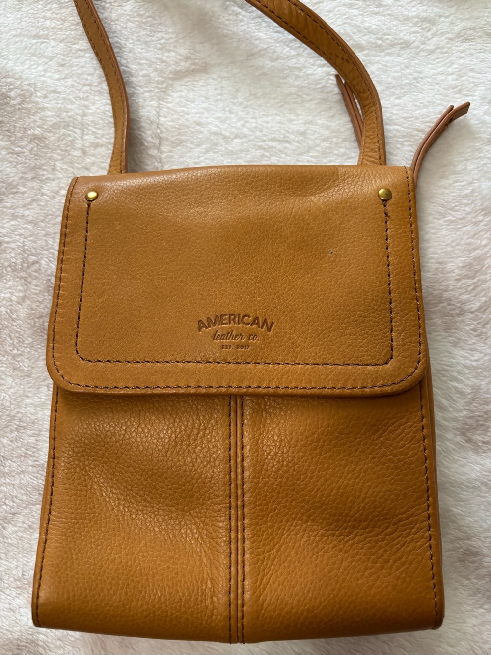 American Leather Co. Tan Pebble Crossbody Zip Magnetic Lined Purse